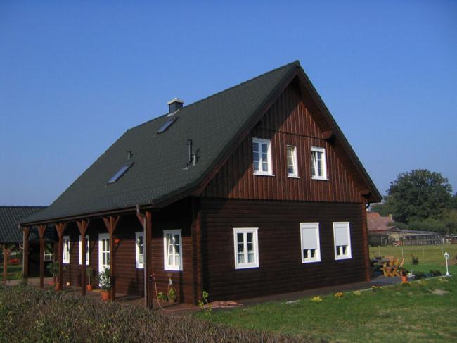 Wohnhaus mit regionaler Holzhausarchitektur